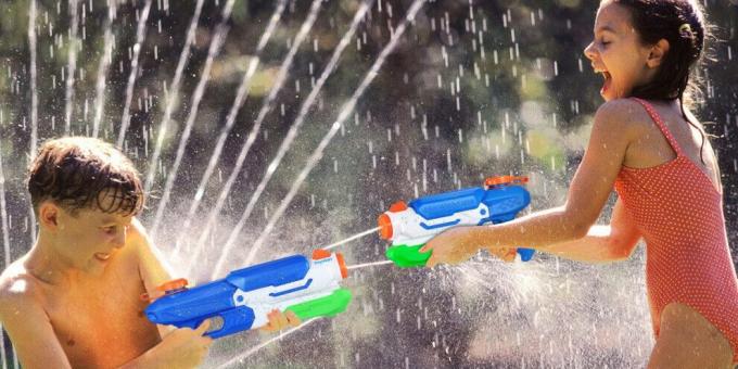 Дечији рођендан: организовати борбе са воденим пиштољима