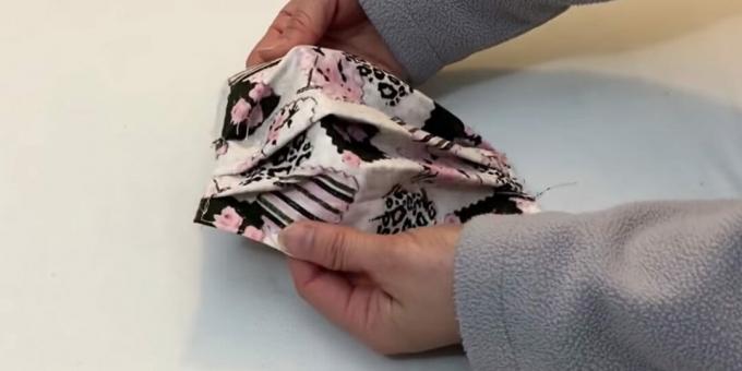 Како шивати медицинску маску сопственим рукама: шивати ивице дела
