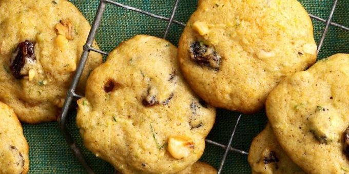 Рецепти тиквице у рерну: зачињено колачиће са тиквицама, ораси и суво грожђе