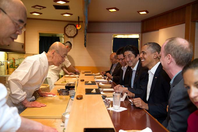 Џиро Оно и Барак Обама. Бела кућа у Вашингтону, ДЦ - П042314ПС-0082, јавног домена, https://commons.wikimedia.org/w/index.php? цурид = 34426375