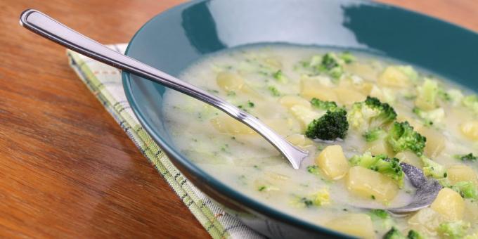 поврћа супе: супа са броколијем, кромпира и пармезаном