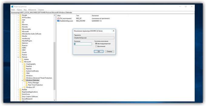 Како искључити Виндовс Дефендер 10 и 8: У десном окну кликните двапут на ДисаблеАнтиСпиваре параметар, промените вредност на 1 и кликните на ОК.