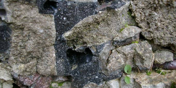 Древне цивилизацијске технологије: Фрагмент зида у Саинт-Сузанне, Маиенне, Француска