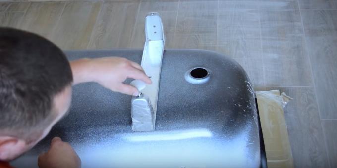 Инсталирање купање: како монтирати челик за купање ноге